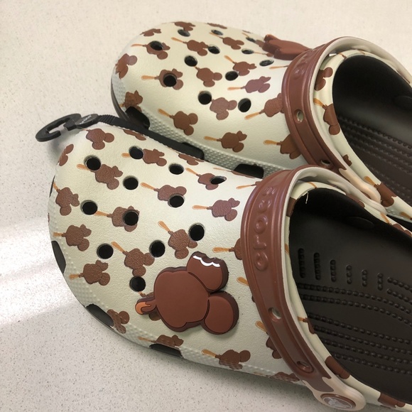 Disney Parks 2022 Chocolate Ice Cream Bar Mickey Adult Clogs Crocs M7/W9 - NEW - Picture 2 of 3
